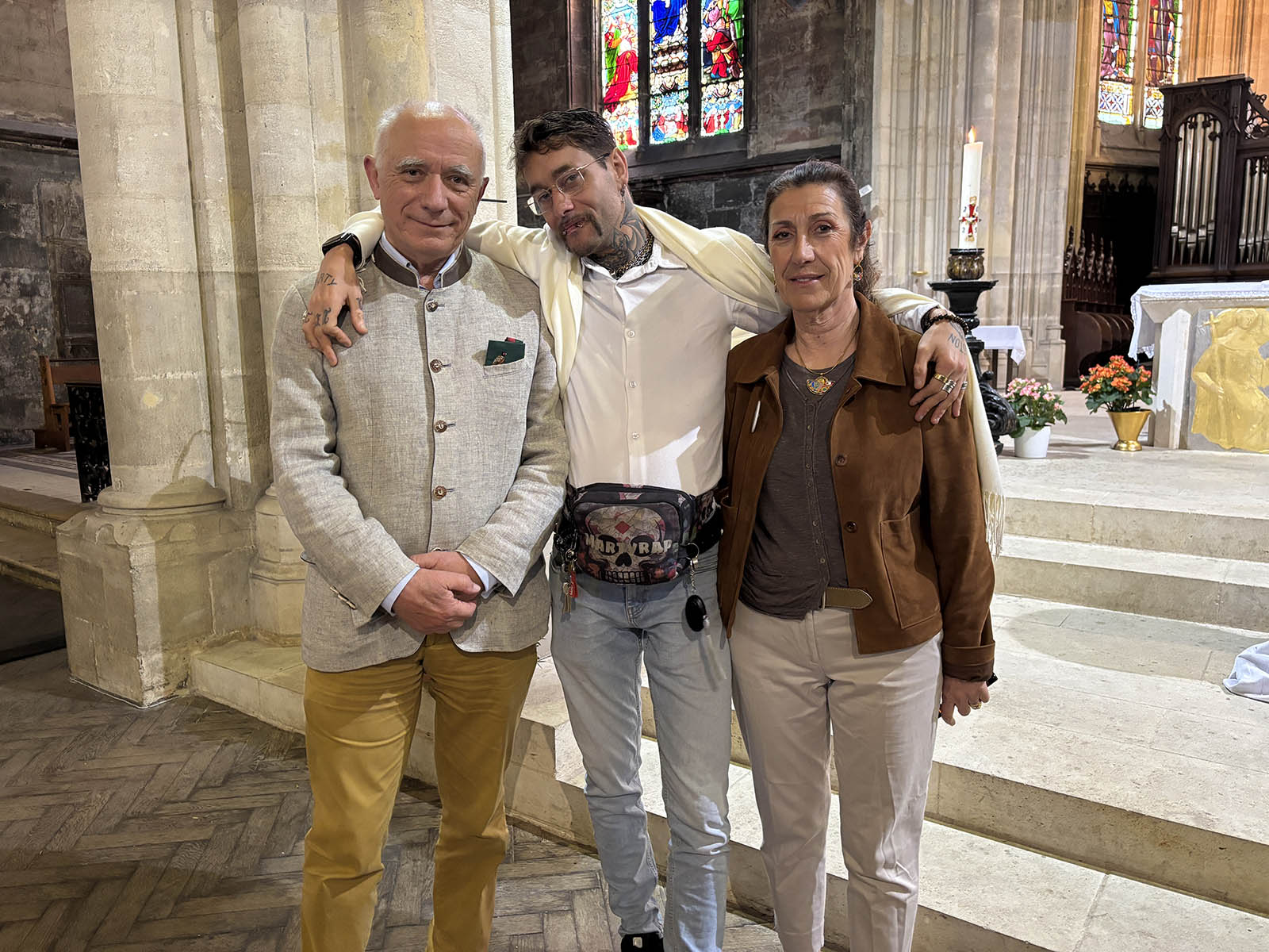 Marty, entouré de son parrain et sa marraine,  Jacques et Dominique.