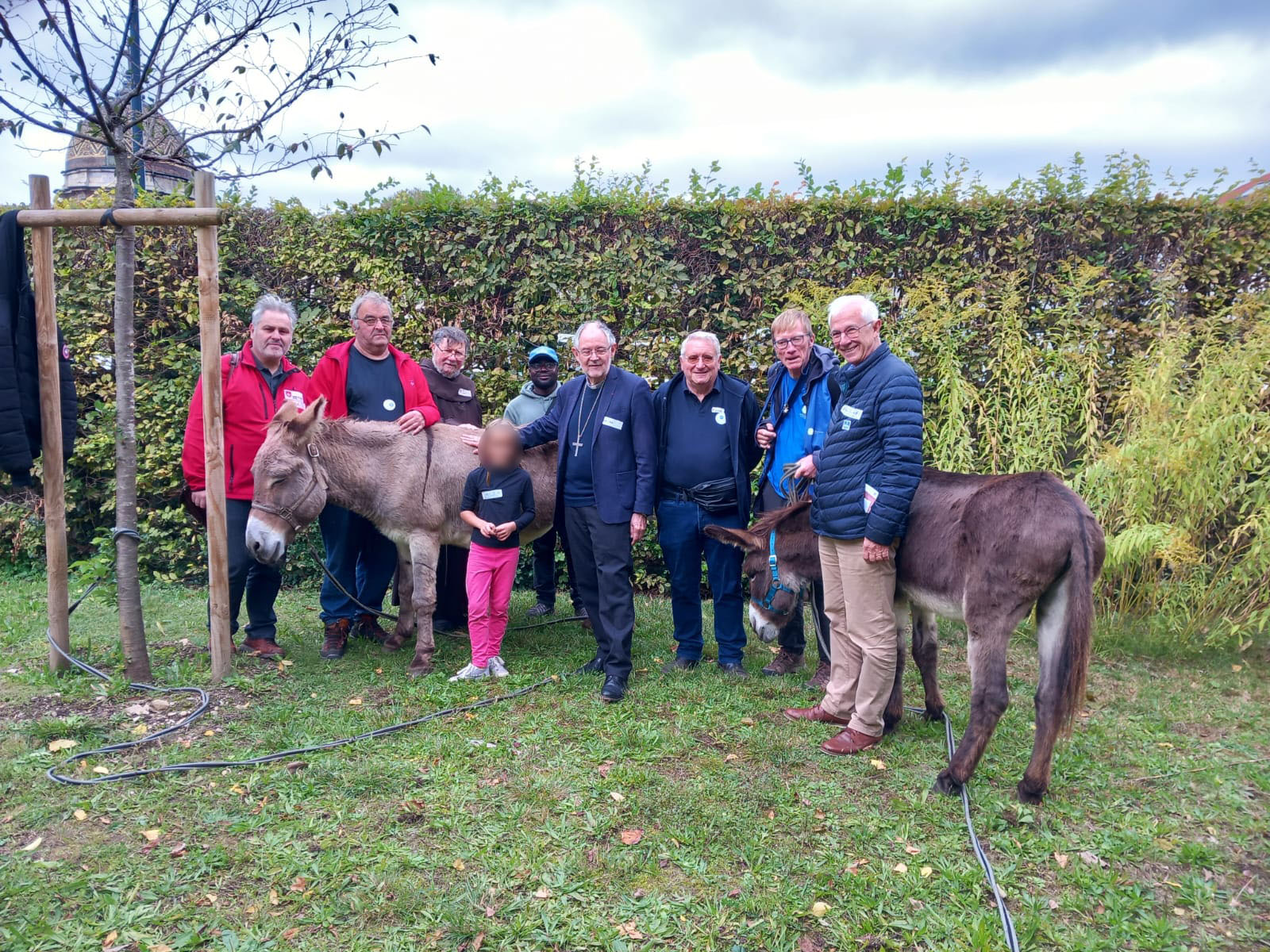 Rando Anes. 2025 6 Randonnée aves des ânes, rencontre de l'archevêque