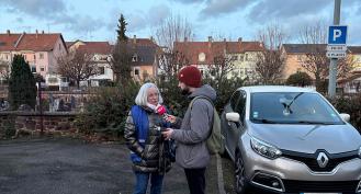 À Strasbourg, Anne Vetter répond au reporter de la radio RCF en décembre dernier.