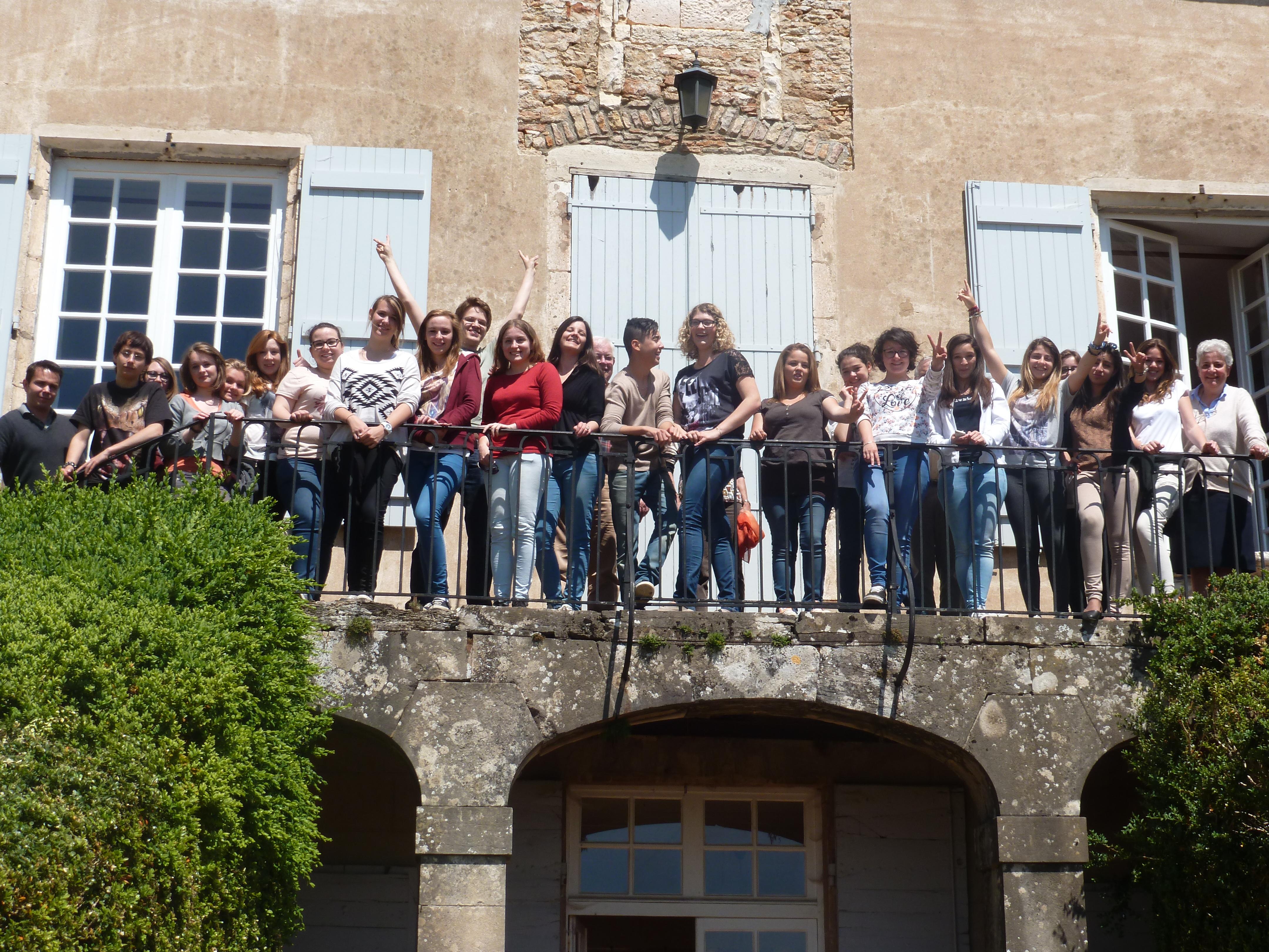 jeunes au chateau Monceau