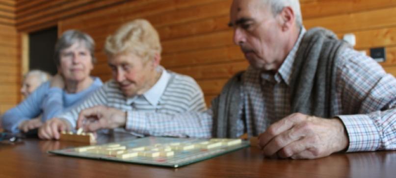 C’est une nouvelle famille pour certains, un lieu de rencontre pour d’autres, les « cafés sympas » attirent régulièrement une soixantaine de participants. Un succès remarquable pour ces temps de convivialité qui se tiennent le jeudi, tous les quinze jours, dans l’un des vingt villages de la paroisse Saint-Jean-François-Régis sur Lez dans la Drôme.