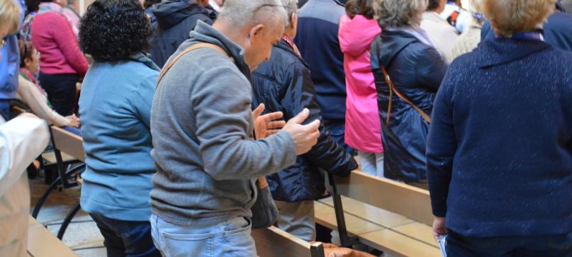 homme en priere